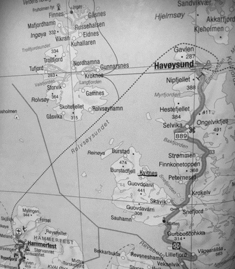 Kvitnes, der Solveig vokste opp, er streket under. Snefjord ligger innerst i fjorden, og der var internatskole, butikk og fiskebruk.